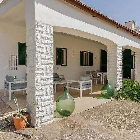 Manu Villa *