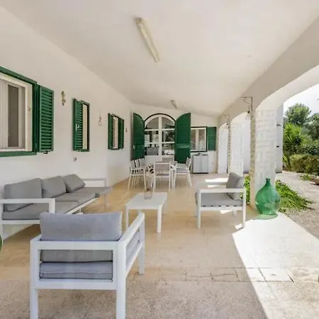 Manu Villa *