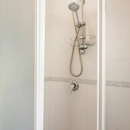 Manu Villa *